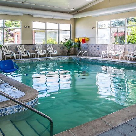Quality Inn & Suites Ann Arbor Hwy 23 Екстер'єр фото