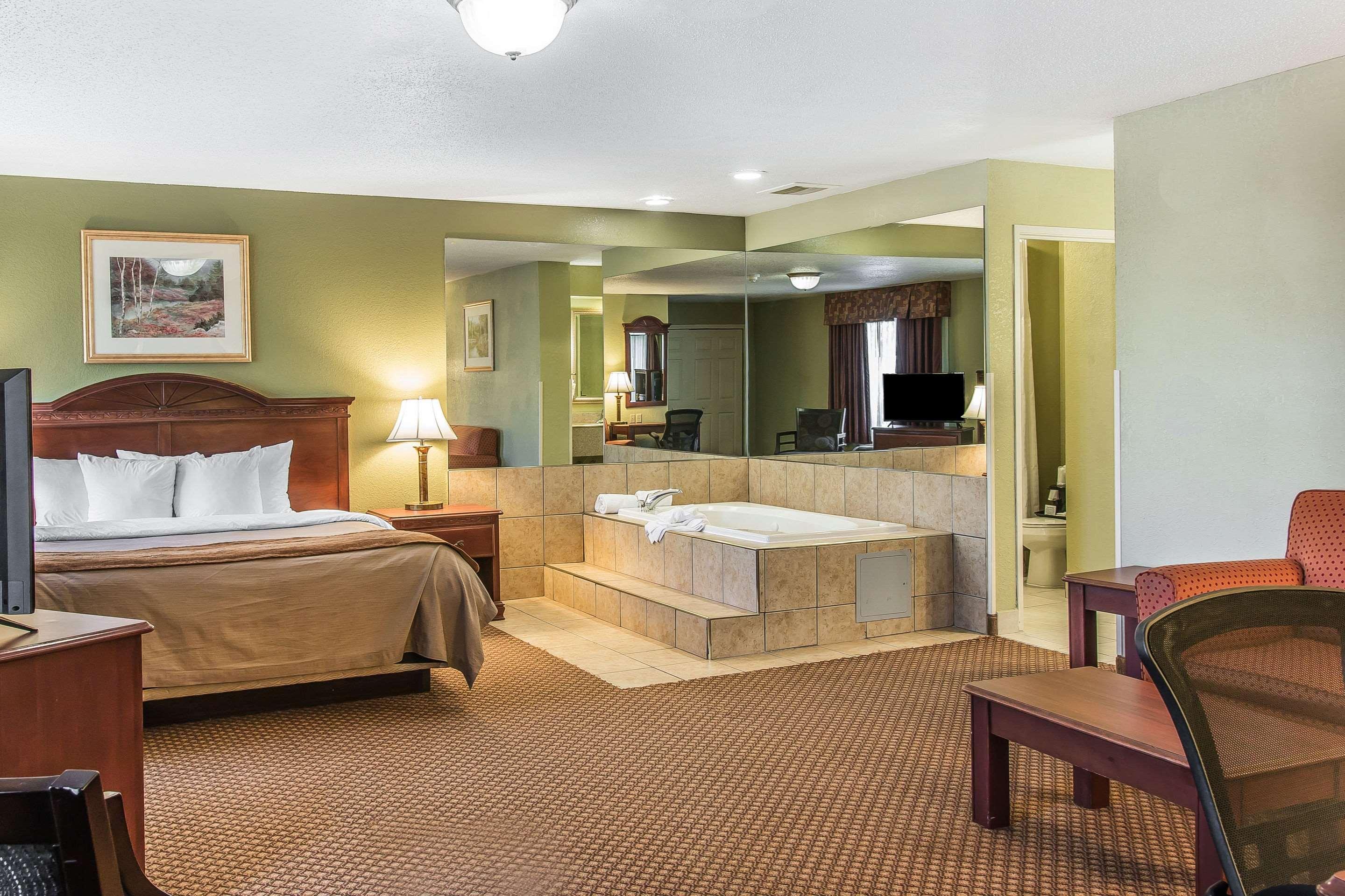 Quality Inn & Suites Ann Arbor Hwy 23 Екстер'єр фото