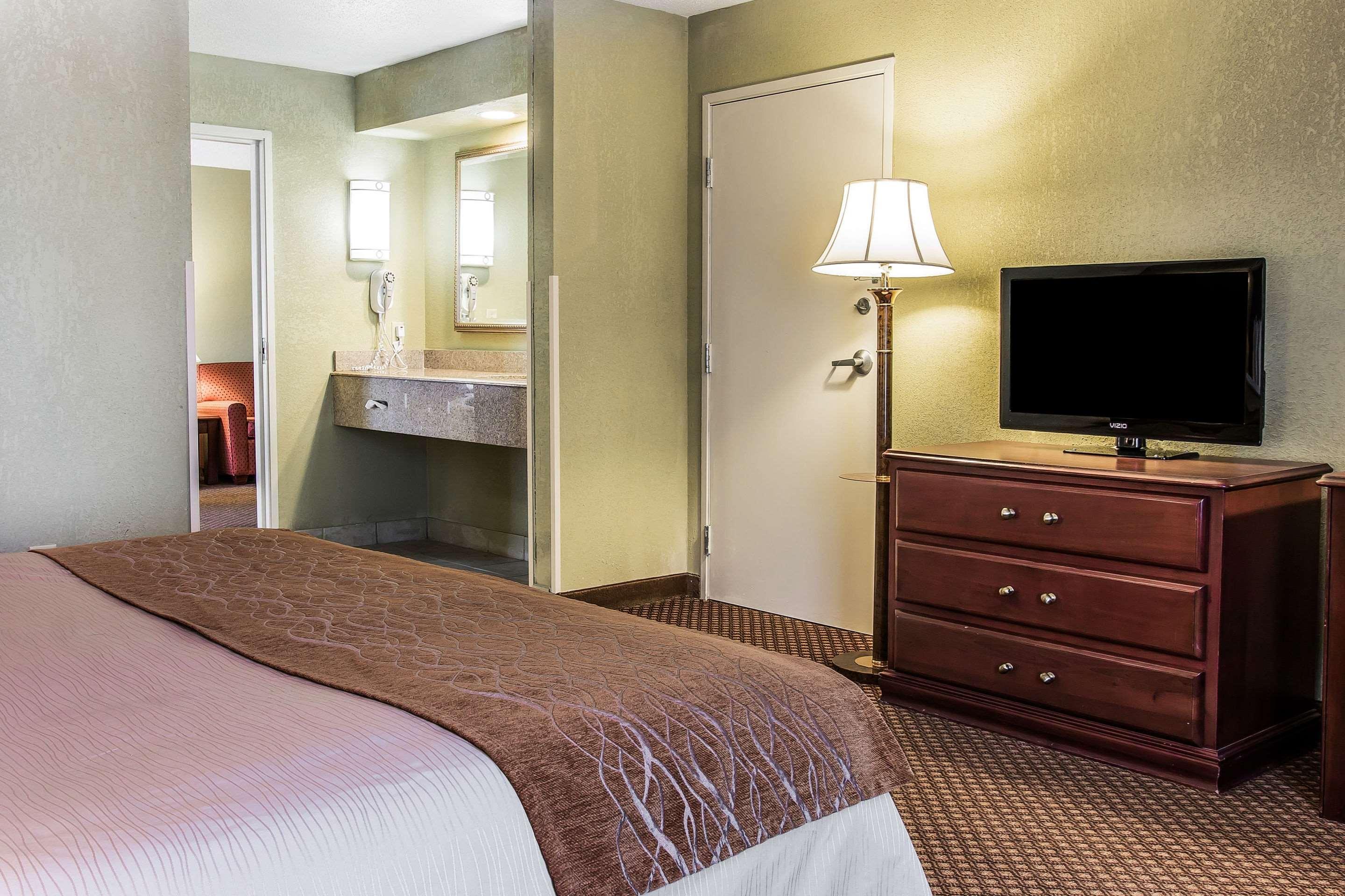Quality Inn & Suites Ann Arbor Hwy 23 Екстер'єр фото
